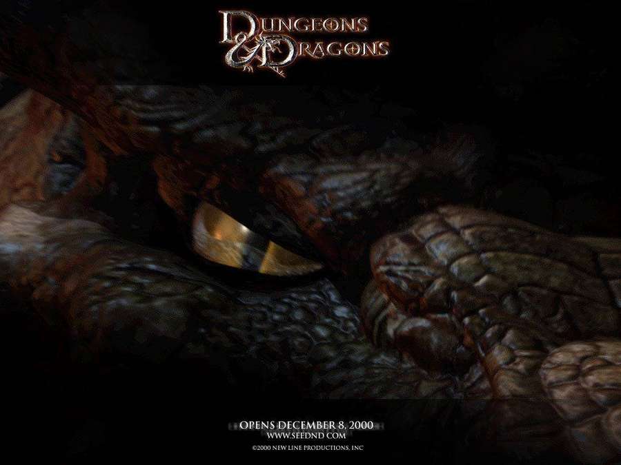 Close-up do olho brilhante de um dragão em uma caverna escura. — Dungeons Papéis de Parede