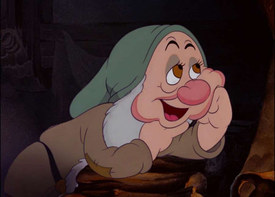 A cheerful cartoon dwarf with a green cap and white beard smiling broadly. — Dwarf Picture