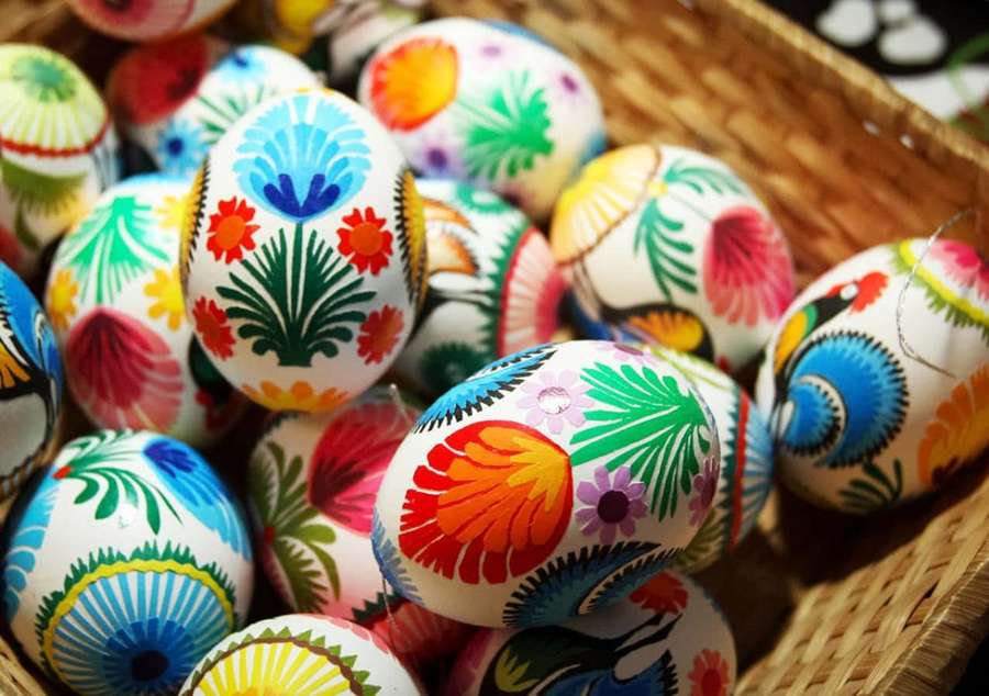 Basket of vibrantly painted decorative eggs with floral and fan motifs. — Easter Egg Picture