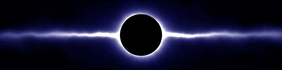 Totale Sonnenfinsternis mit leuchtender Korona vor tiefblauem Himmel — Eclipse Hintergrundbild