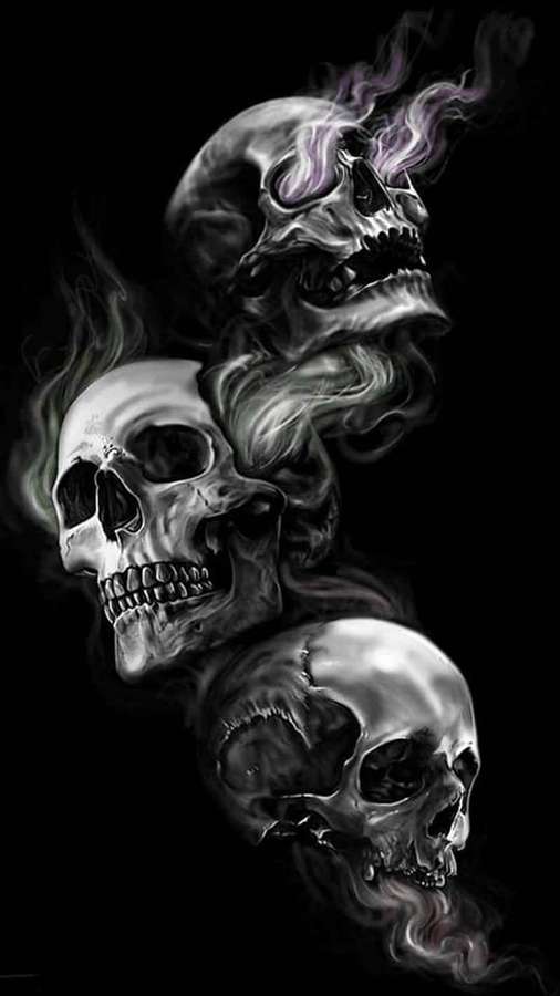 Drei Schädel, die wirbelnden Rauch vor einem schwarzen Hintergrund ausstoßen. — Evil Skull Bilder