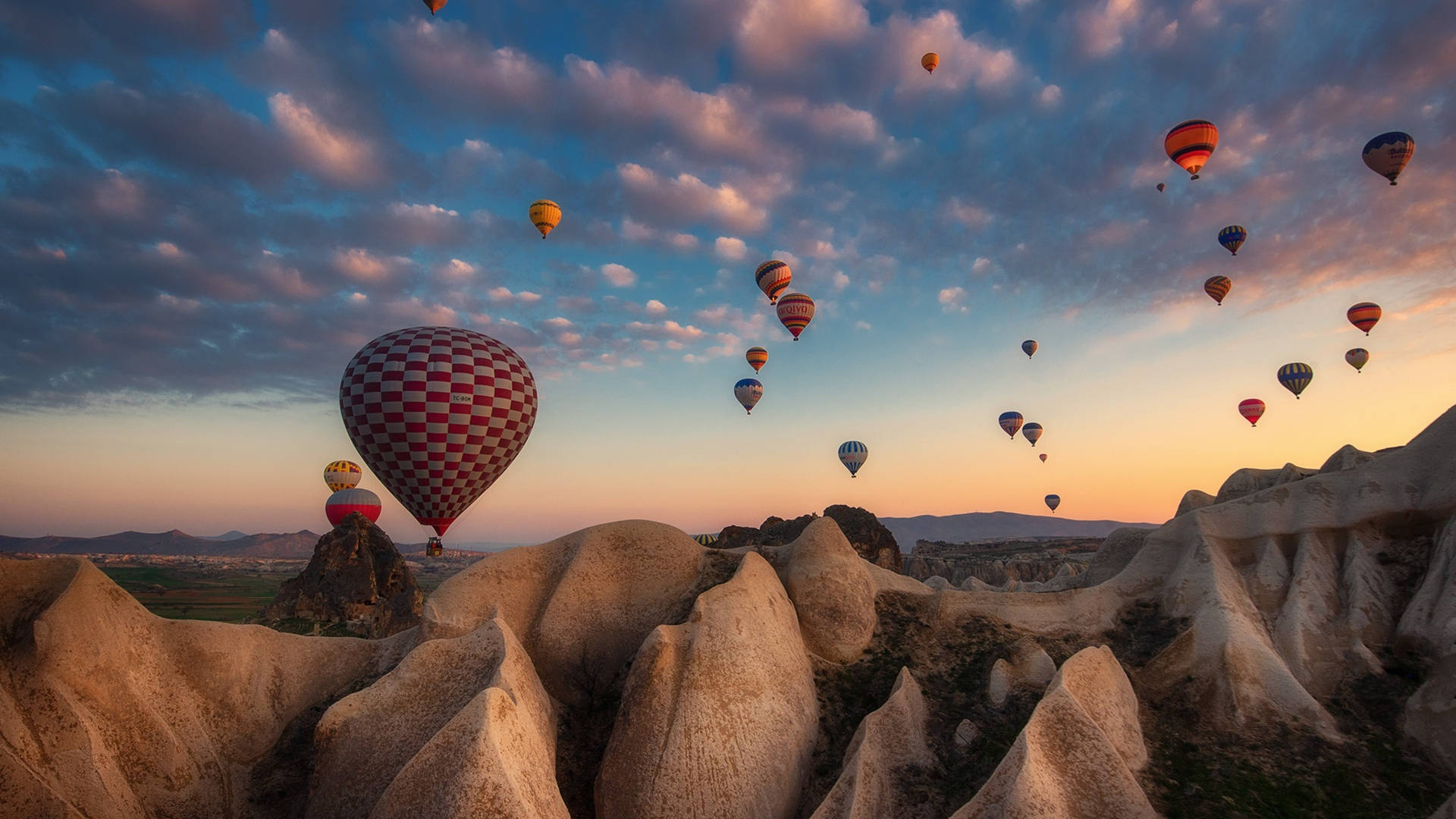 Kan weerstaan Gespecificeerd Gelijkwaardig 100+] Hot Air Balloon Wallpapers for FREE | Wallpapers.com
