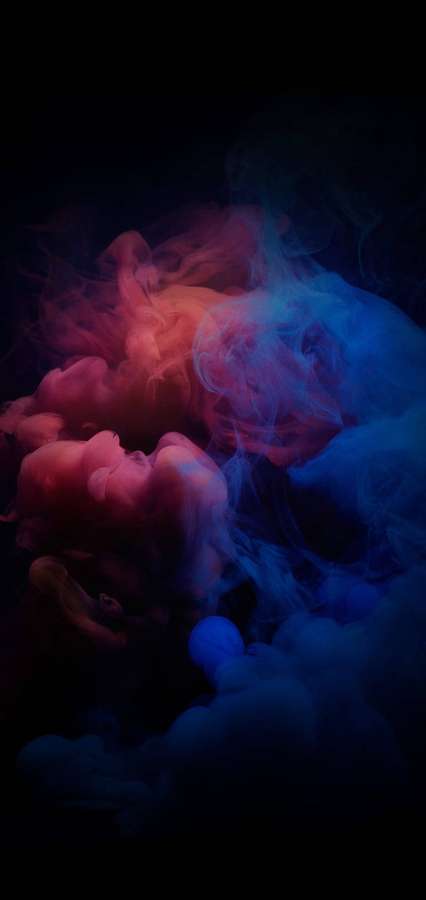 Abstrakte Wirbel aus rosa und blauer Tinte, die im Dunkeln schweben — Farbe Mischen Wallpaper