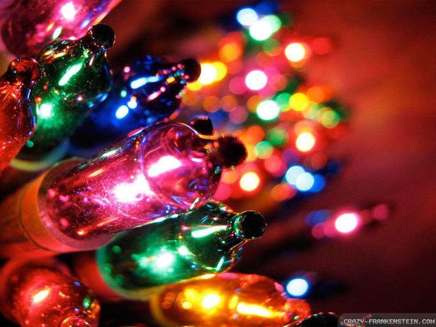 Primer plano de luces navideñas coloridas brillantes con fondo borroso. — Fondods HD Light Fondos de pantalla