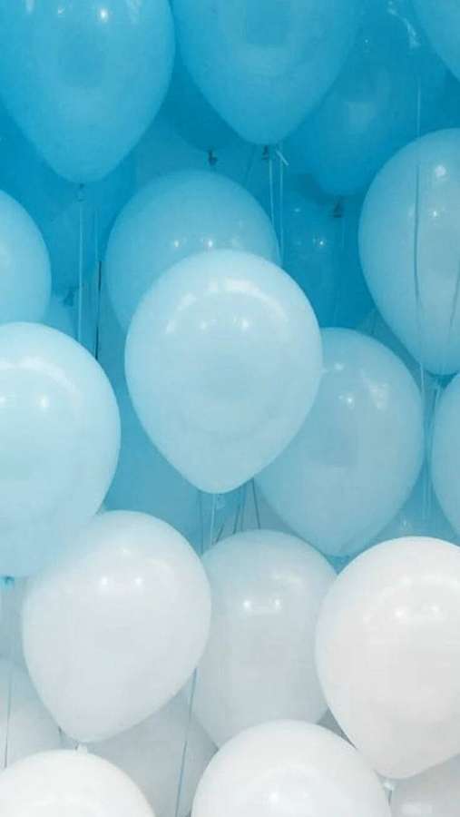 Grupo de globos azul claro y blancos para fiesta — Fondos de globos Fondos de pantalla