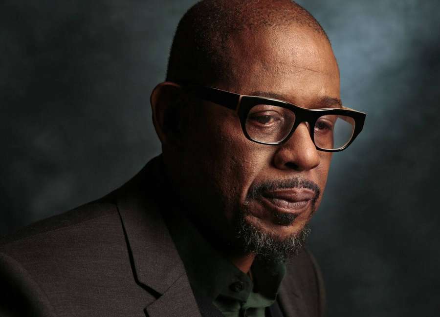 A man in a suit and glasses with a serious expression in a studio portrait. — Forest Whitaker Wallpaper