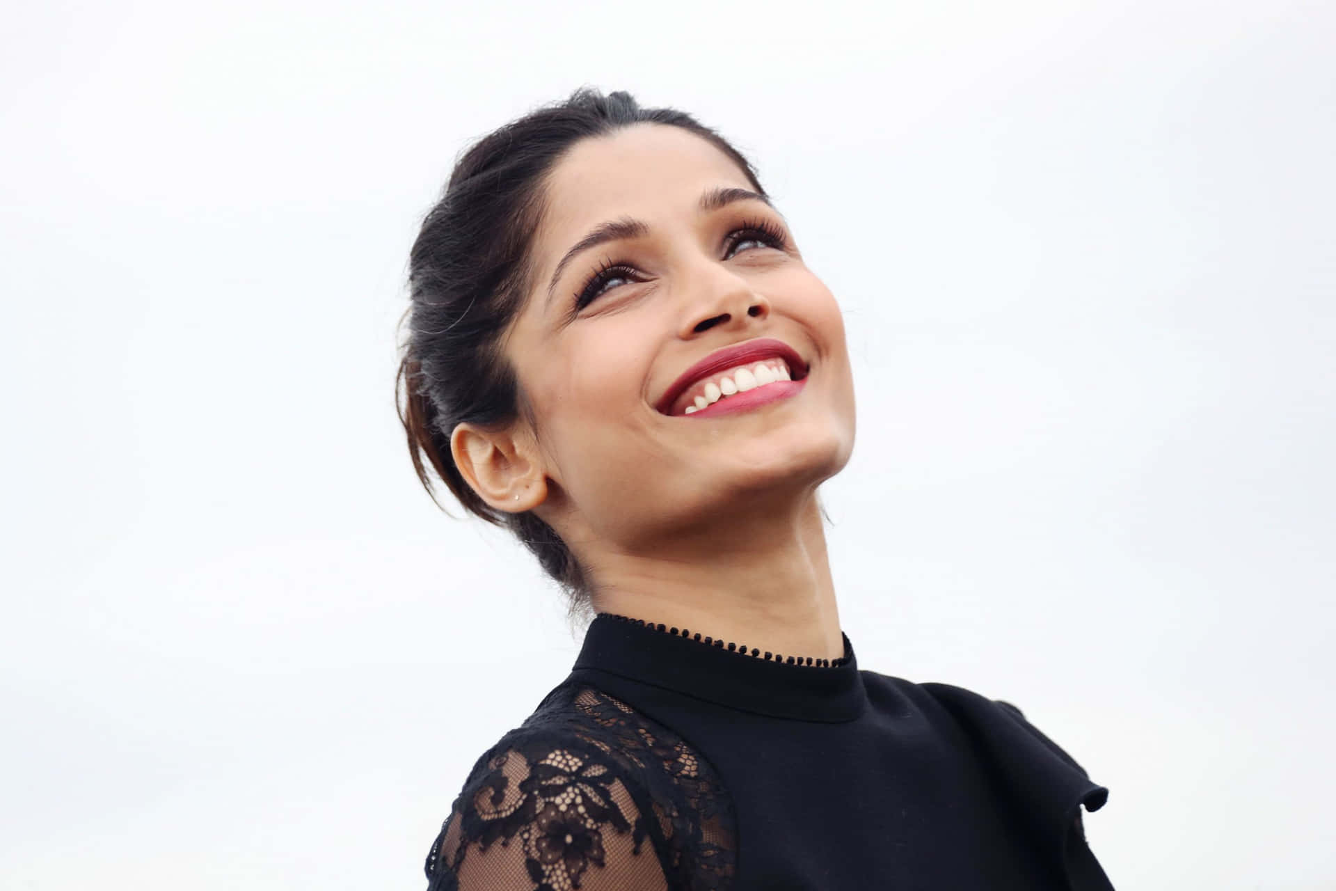 Freida Pinto Fond d'écran