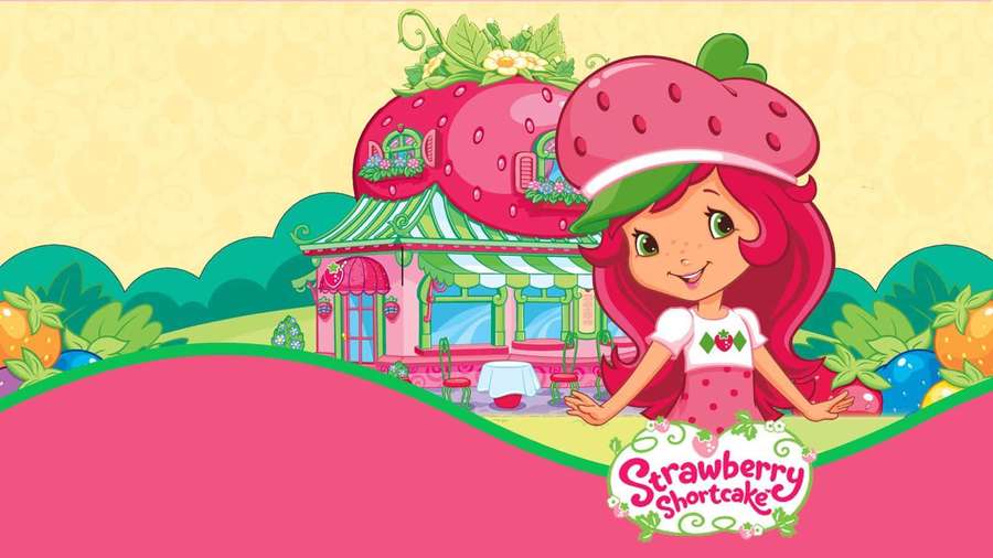 Personagem de desenho animado Strawberry Shortcake em frente à sua casa de morango. — Fundo de morango Papéis de Parede