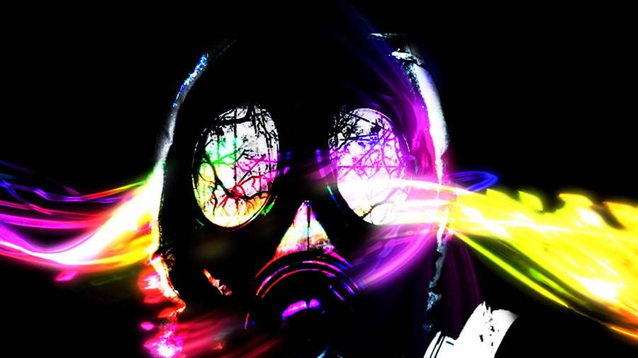 Neonbeleuchtete Gasmaske mit zerbrochenen Linsen vor schwarzem Hintergrund. — Funky Bilder
