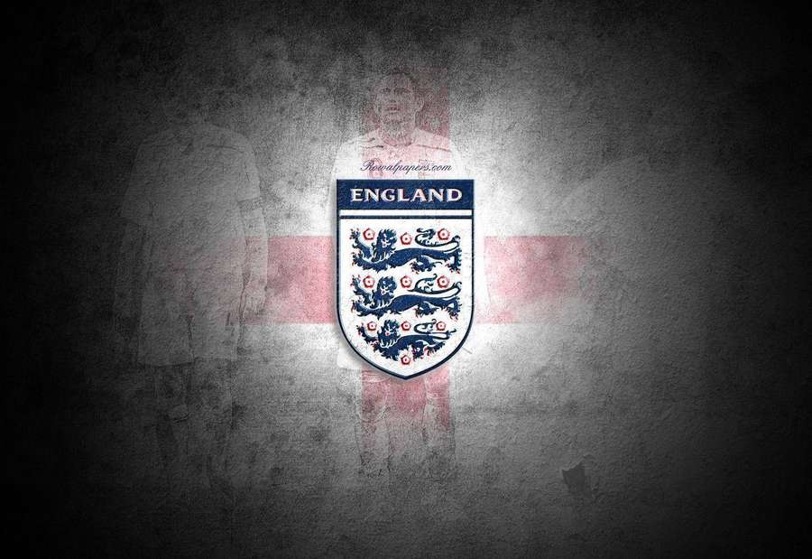 Emblema da seleção de futebol da Inglaterra com três leões em um escudo contra um fundo escuro texturizado. — Futebol da Inglaterra Papéis de Parede