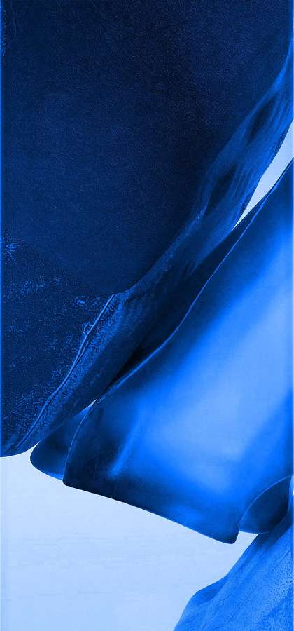 Glatte blaue Stofffalten in weichem Licht mit minimalistischer Textur. — Galaxy Note 7 Bilder
