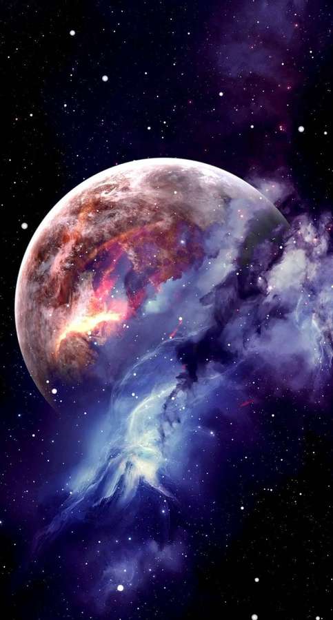 Ein leuchtender Planet mit feuriger Oberfläche, umgeben von bunten Nebeln im tiefen Weltraum. — Galaxy-telefon Wallpaper