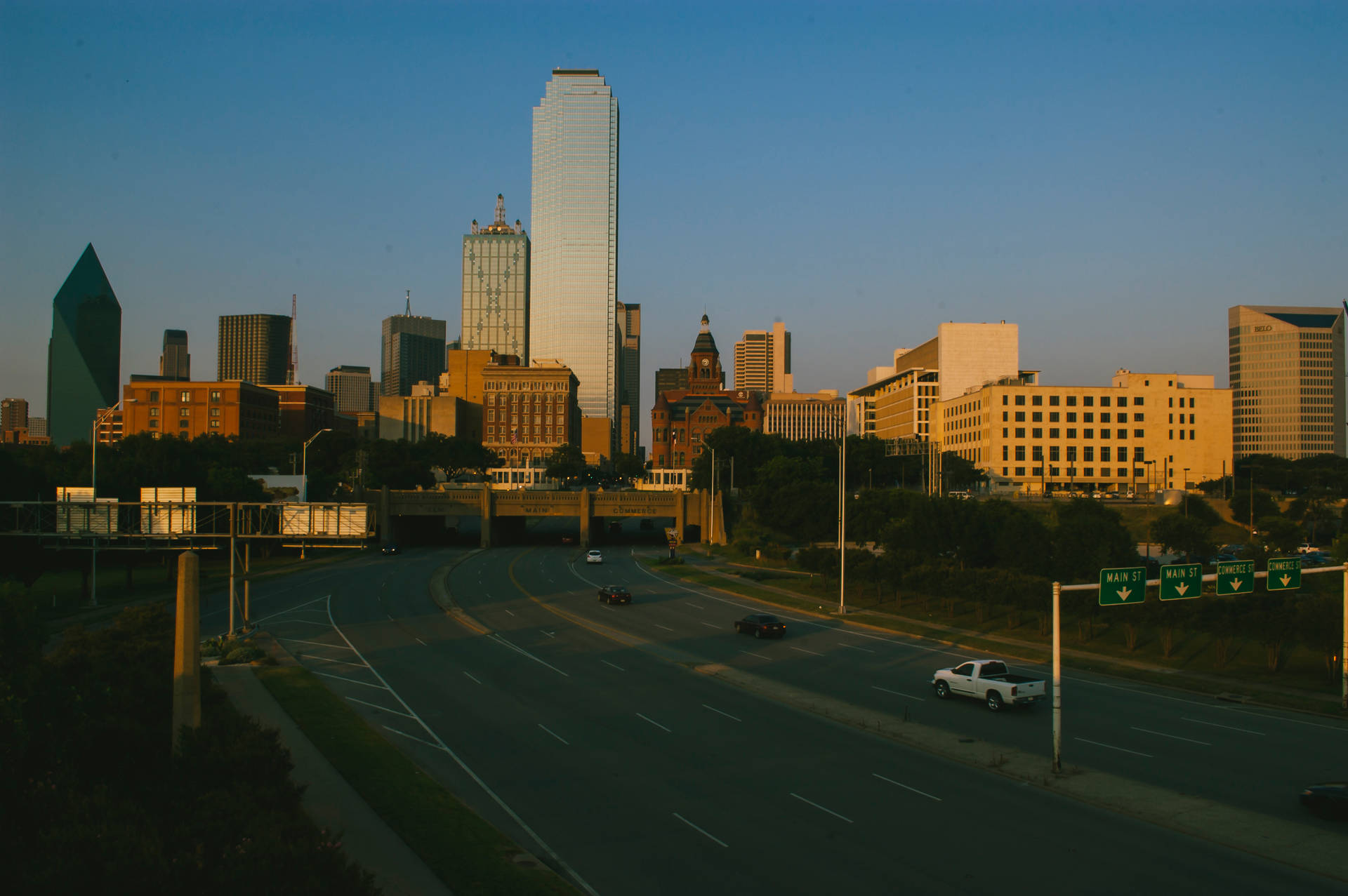 Garis Langit Dallas Wallpaper