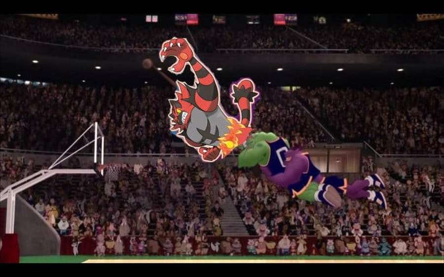 Tigre de desenho animado bloqueando arremesso de basquete de jogador parecido com o Hulk na arena. — Geléia Papéis de Parede