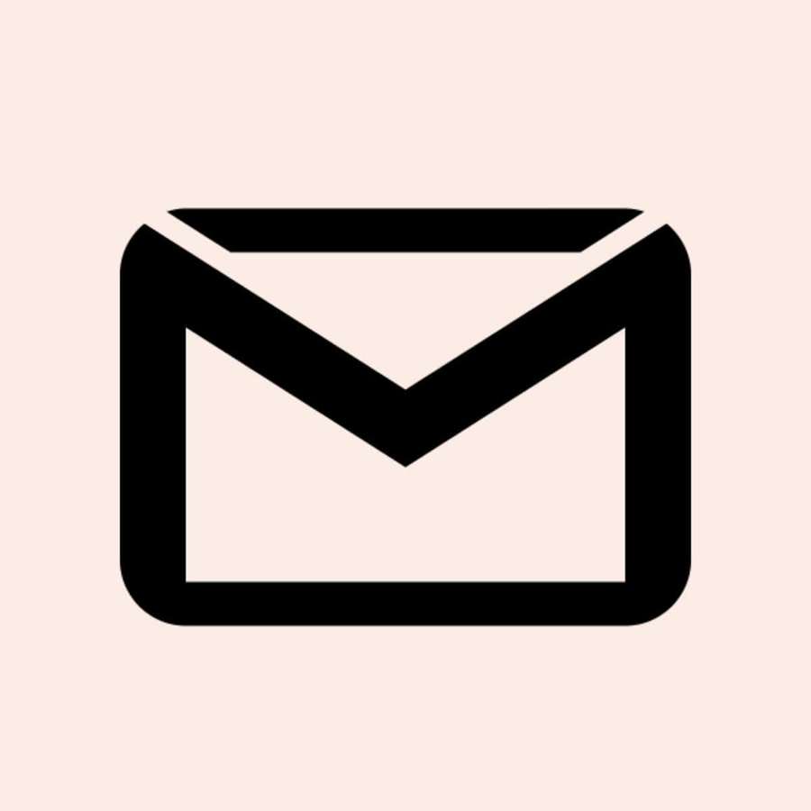 Schwarzes Briefumschlag-Symbol auf beigem Hintergrund — Gmail Hintergrundbild