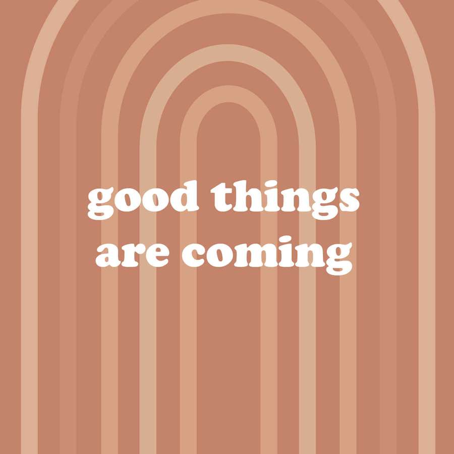 Motivational text good things are coming on a warm-toned arch background — Good Things Are Coming Wallpaper
