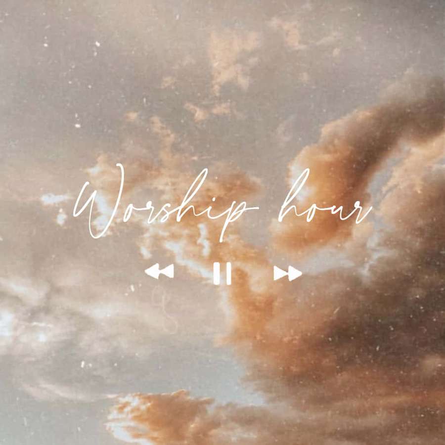 Wolken mit Worship hour Text und Mediensteuerungen — Gottesdienst Wallpaper
