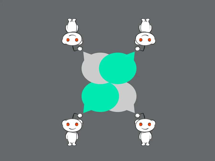 Four Reddit alien characters around speech bubbles — Group Chat Background