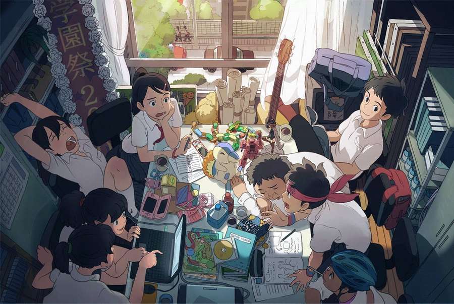 Anime-Schüler büffeln um einen überfüllten Schreibtisch in einem sonnigen Klassenzimmer. — Gruppe Wallpaper