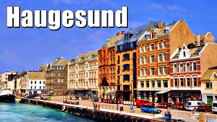 Colorful historic buildings along a busy harbor waterfront in Haugesund Norway. — Haugesund Wallpaper
