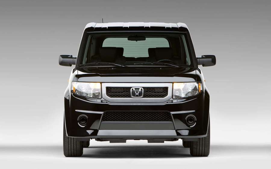 Black Honda Element SUV facing forward in studio setting. — Honda Element Wallpaper