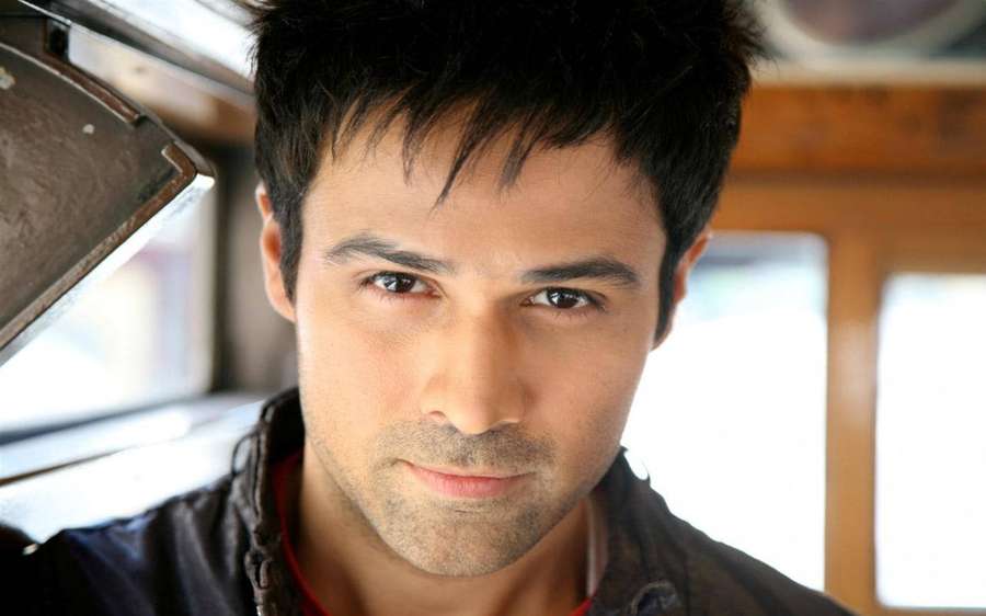 Man with dark hair and intense gaze inside a vehicle — Imran Hashmi Wallpaper
