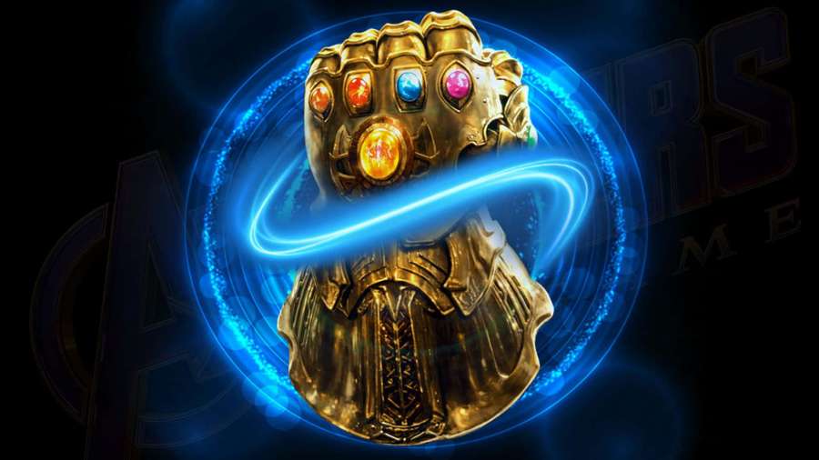 Kultainen Infinity Gauntlet hehkuvilla jalokivillä ja sinisellä energiarenkaalla. — Infinity Gems Taustakuvat