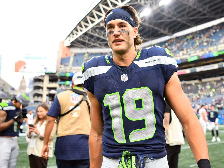 Seattle Seahawks football player number 19 on field during game. — Jake Bobo Wallpaper