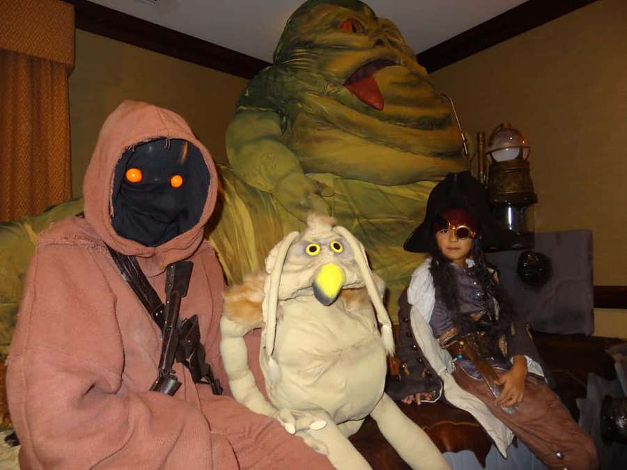 Three Star Wars costumed characters including Jabba the Hutt puppet and a child in pirate gear. — Jawa Wallpaper