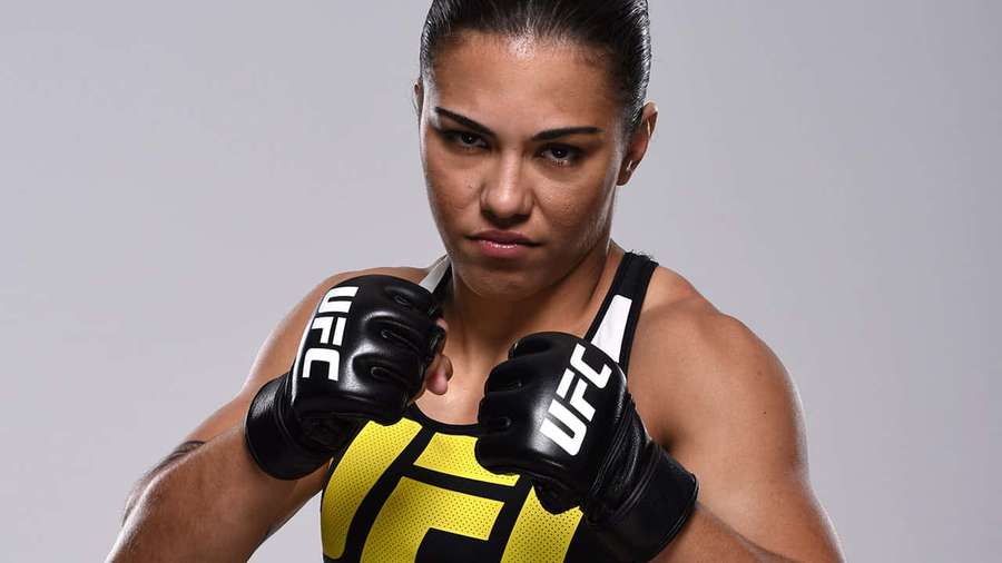 Female MMA fighter in UFC gear posing with fists raised. — Jéssica Andrade Wallpaper