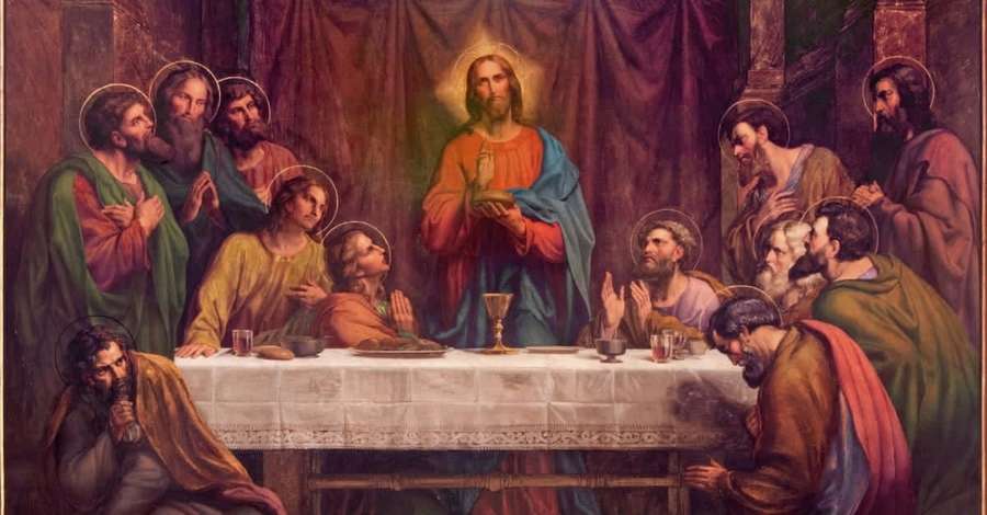 Jesus and twelve apostles at the Last Supper with halos and wine goblets. — Jesus Disciples Wallpaper