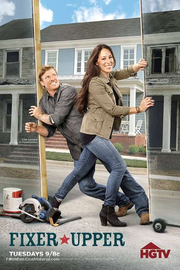 Chip and Joanna Gaines pose with a mirror during a home renovation on a sunny day. — Joanna Gaines Wallpaper