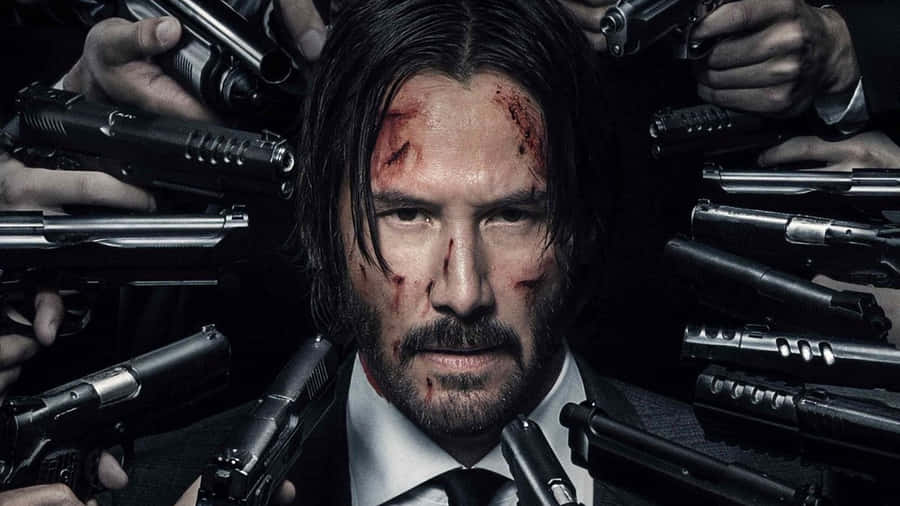 Ein Mann mit Blut im Gesicht, umgeben von Händen, die Waffen halten. — John Wick Wallpaper