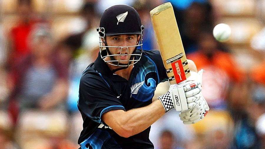 Cricketspiller svinger bat under dagkamp — Kane Williamson Wallpapers