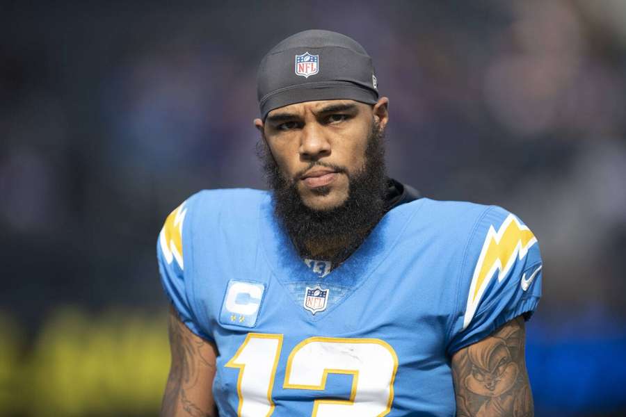 Jugador de fútbol americano de la NFL con camiseta azul número 12 y gorra — Keenan Allen Fondos de pantalla