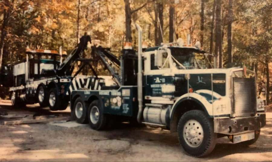 Vintage tow truck with crane parked in autumn forest. — Kenworth K100 Wallpaper