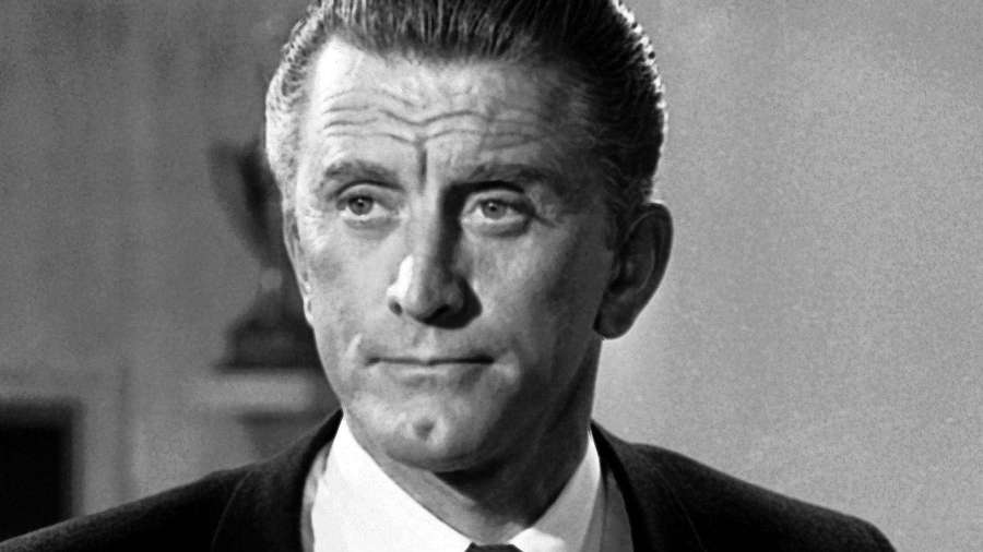 Retrato en primer plano de un hombre con traje y expresión seria. — Kirk Douglas Fondos de pantalla