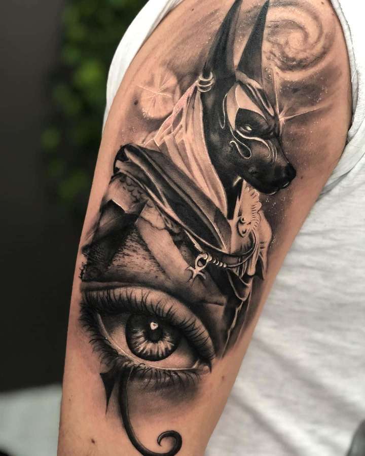 Anubis mit kosmischem Auge Tattoo auf Arm — Kunst Wallpaper