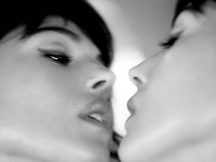 Kvinder Kissing Billeder