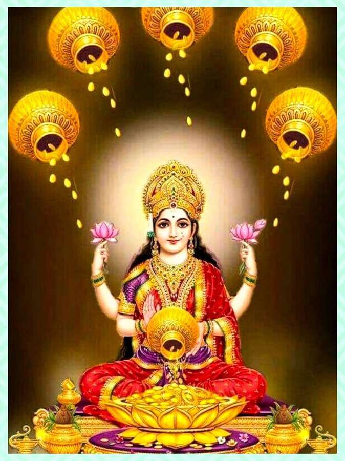 Göttin in Rot und Gold, die rosa Lotusblumen hält, mit goldenen Lampen, die Öl darüber gießen. — Lakshmi Devi Bilder