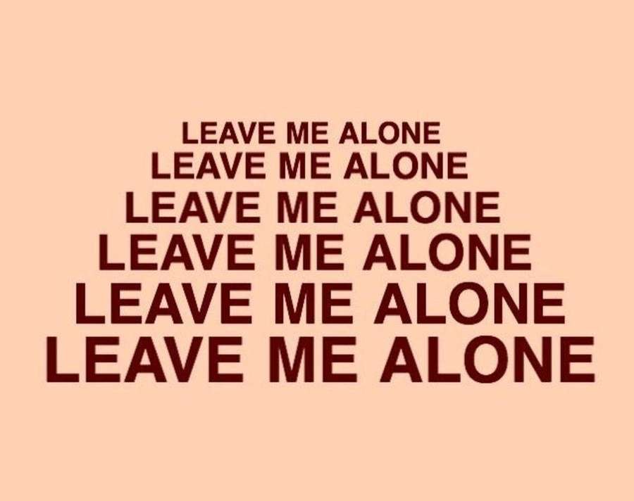 Repeating text saying 'Leave me alone' in maroon on peach background. — Leave Me Alone Wallpaper