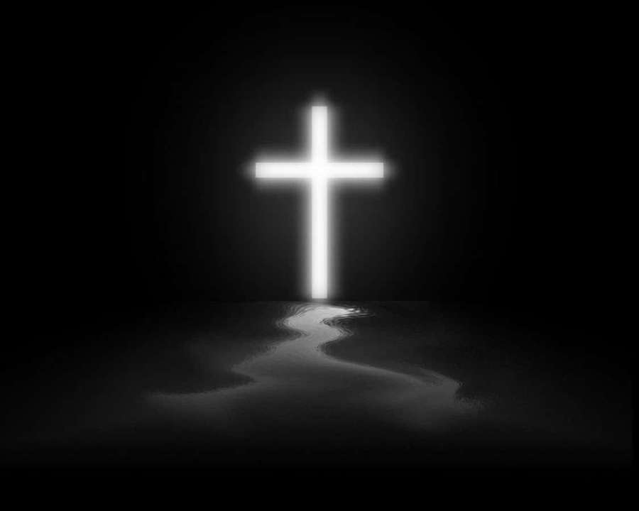 Ein leuchtendes Kreuz erhellt eine dunkle reflektierende Oberfläche. — Leichte Bilder Wallpaper