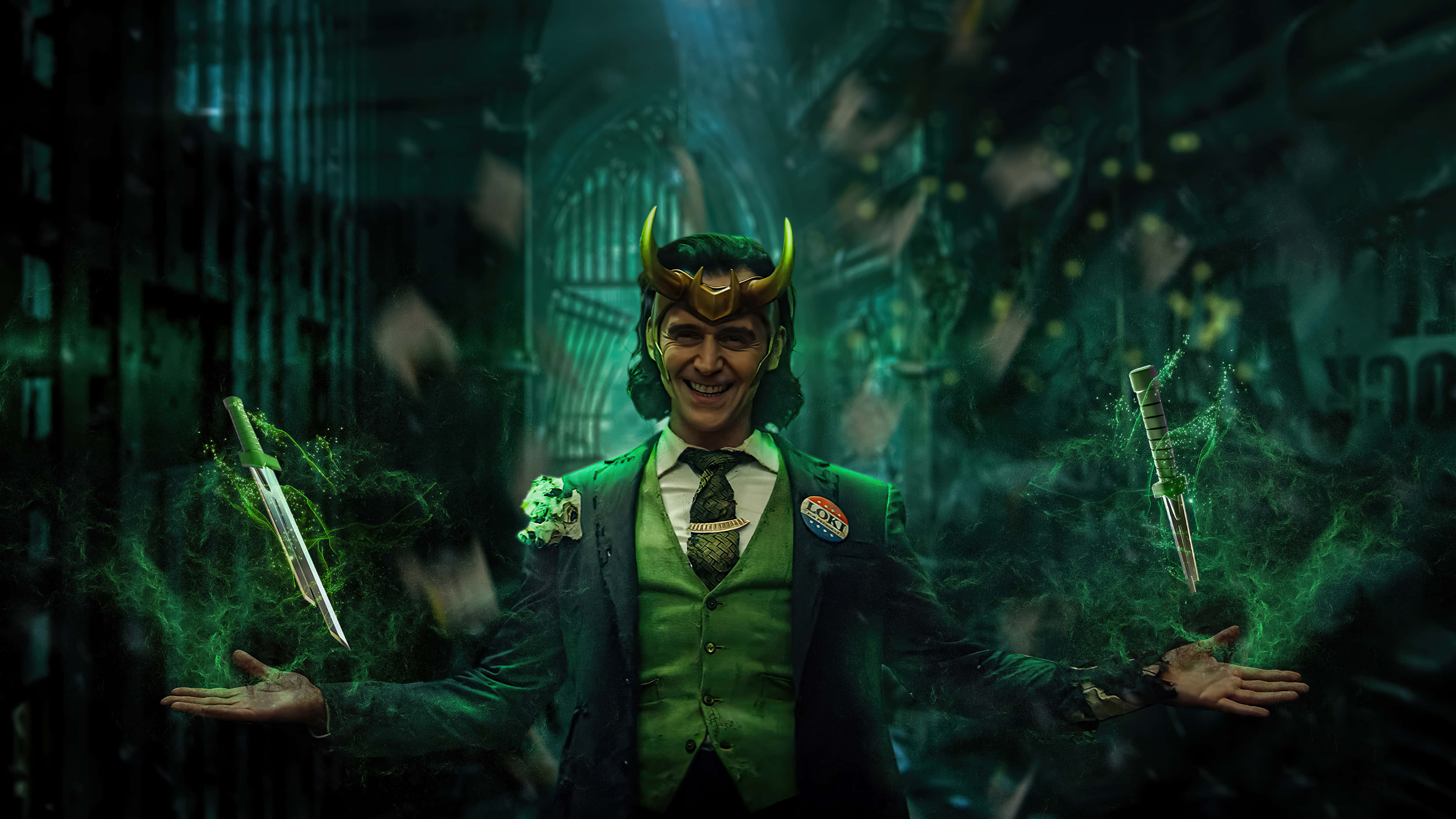 Loki in grünem Anzug und gehörntem Helm schwebt Schwerter in dunkler mystischer Umgebung. — Loki Bilder