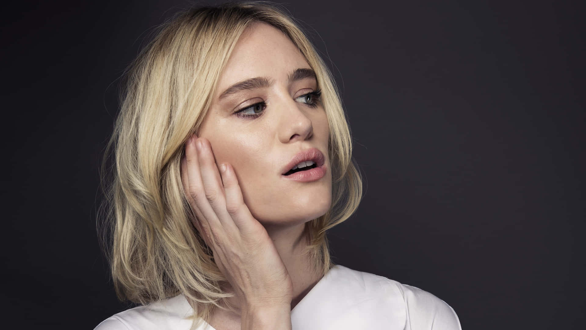 Mackenzie Davis Achtergrond