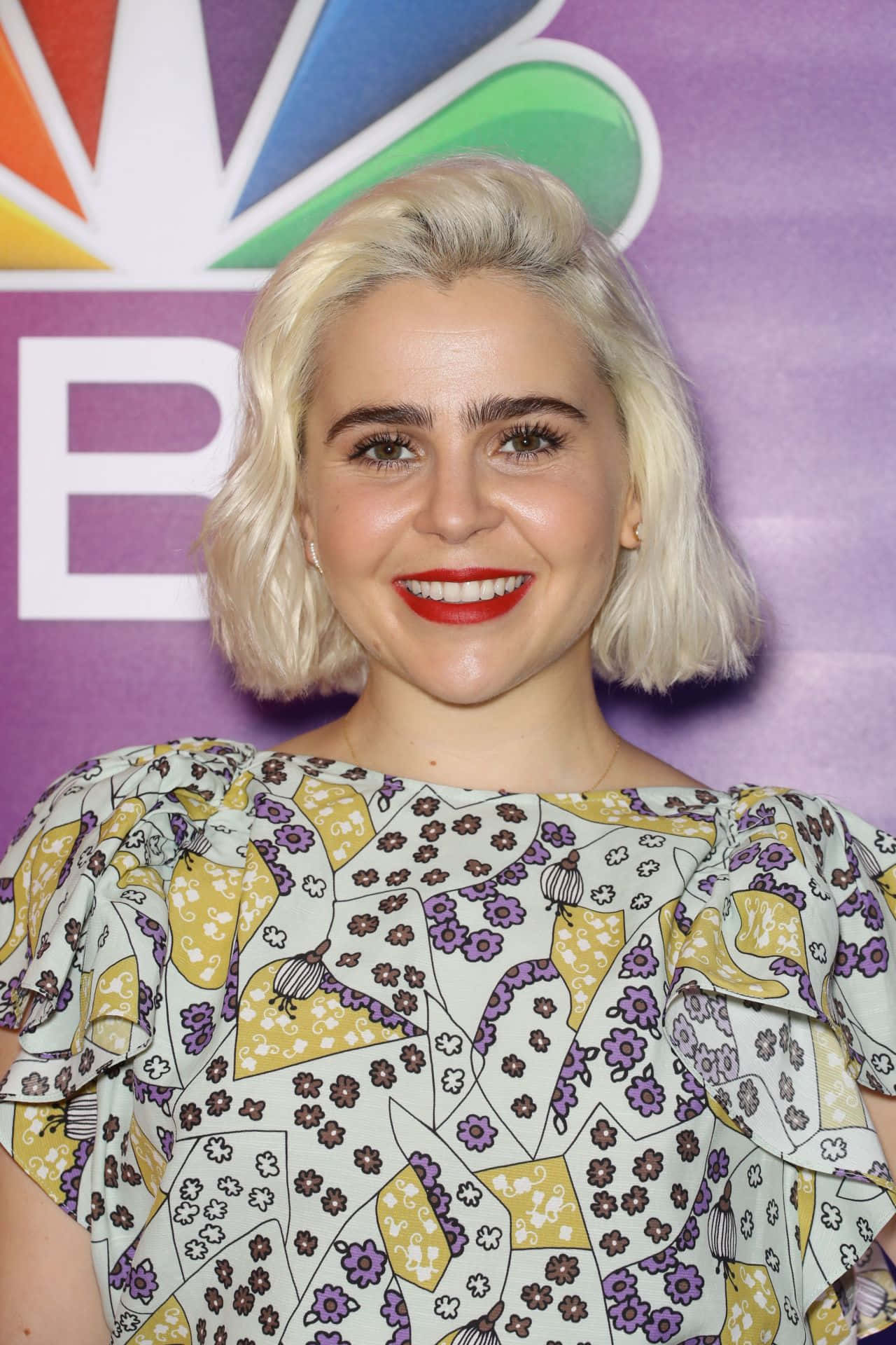 Mae Whitman Achtergrond