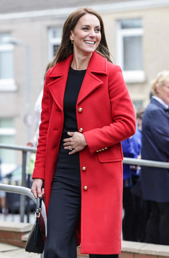 Mantel Merah Wallpaper