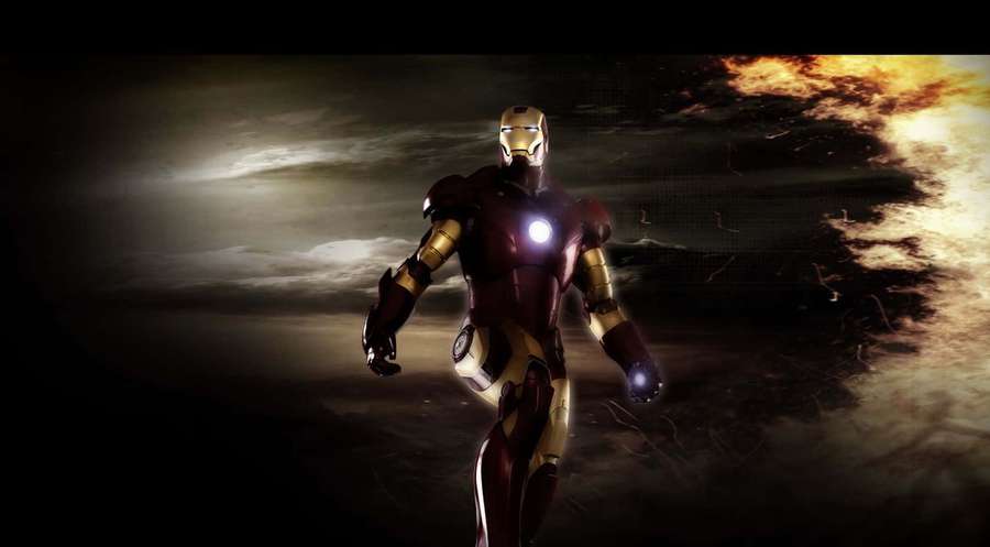 Iron Man con su traje rojo y dorado de pie en una tormenta con pecho y repulsores brillantes. — Mejor Iron Man Fondos