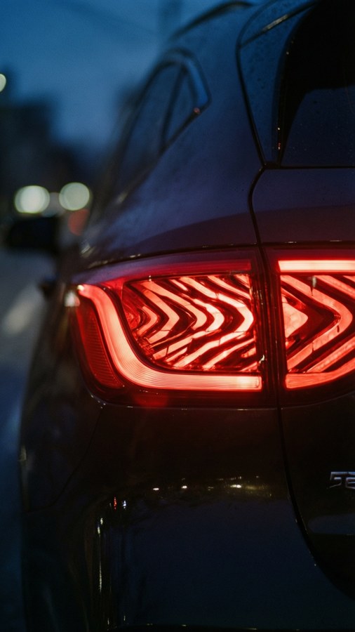 Rotes Rücklichtglühen — Mg 5 Wallpaper