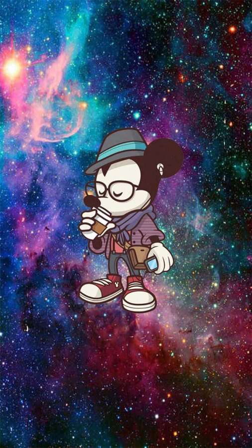 Mickey Mouse con sombrero y gafas flotando en una galaxia estrellada colorida. — Mickey Mouse Cool Fondos de pantalla