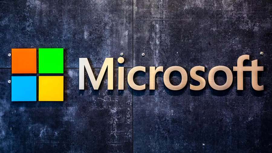 Microsoft logo sign on dark textured wall — Microsoft Picture